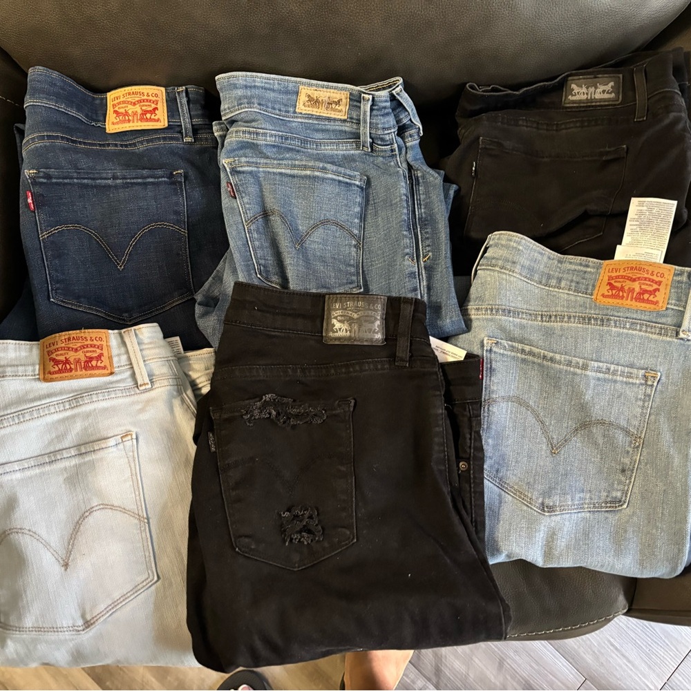 Levi’s Classic separately $20 each or bundle
Sz 33 14-16 skinny mid rise